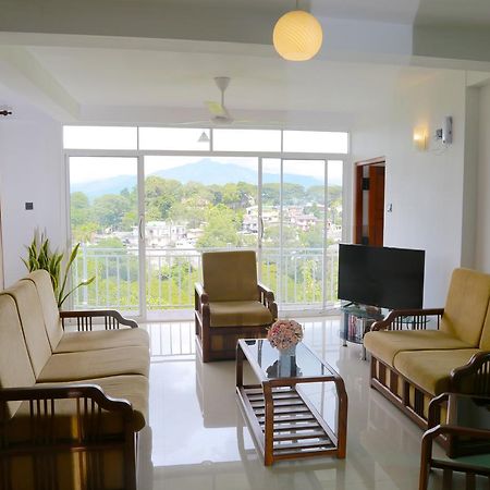 Villa Serene Kandy Bagian luar foto