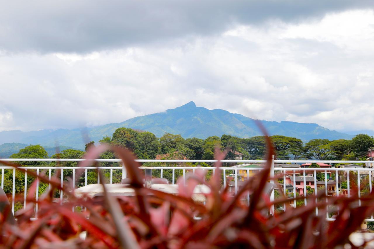 Villa Serene Kandy Bagian luar foto